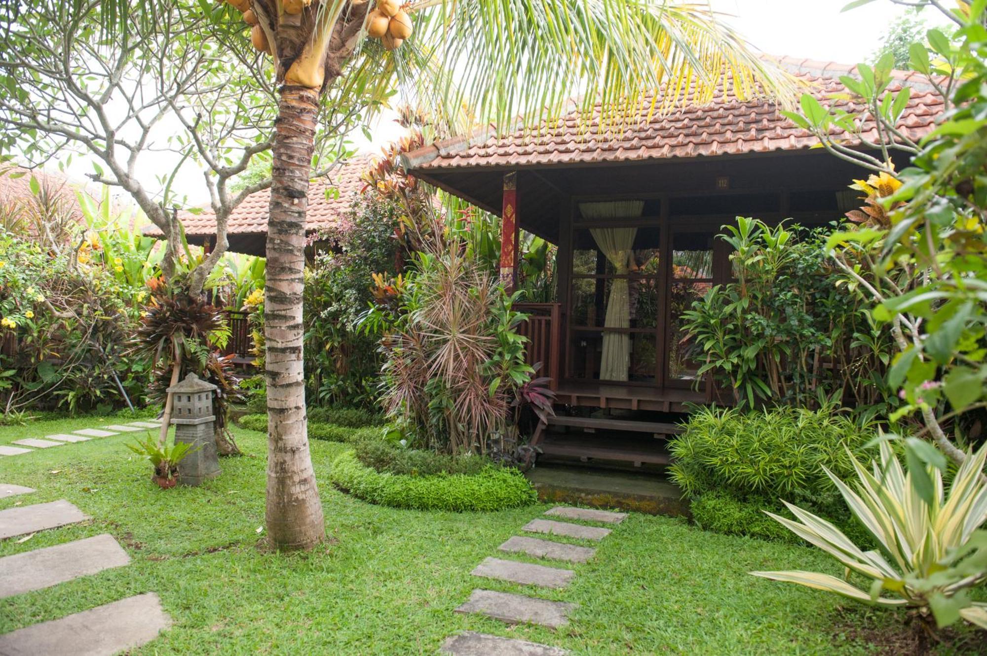 Saka Village Resort Ubud Bagian luar foto