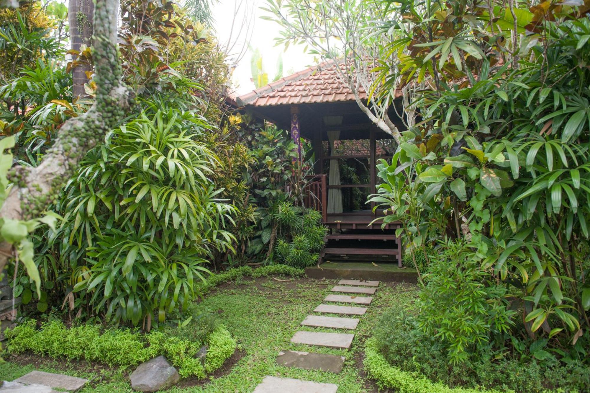 Saka Village Resort Ubud Bagian luar foto