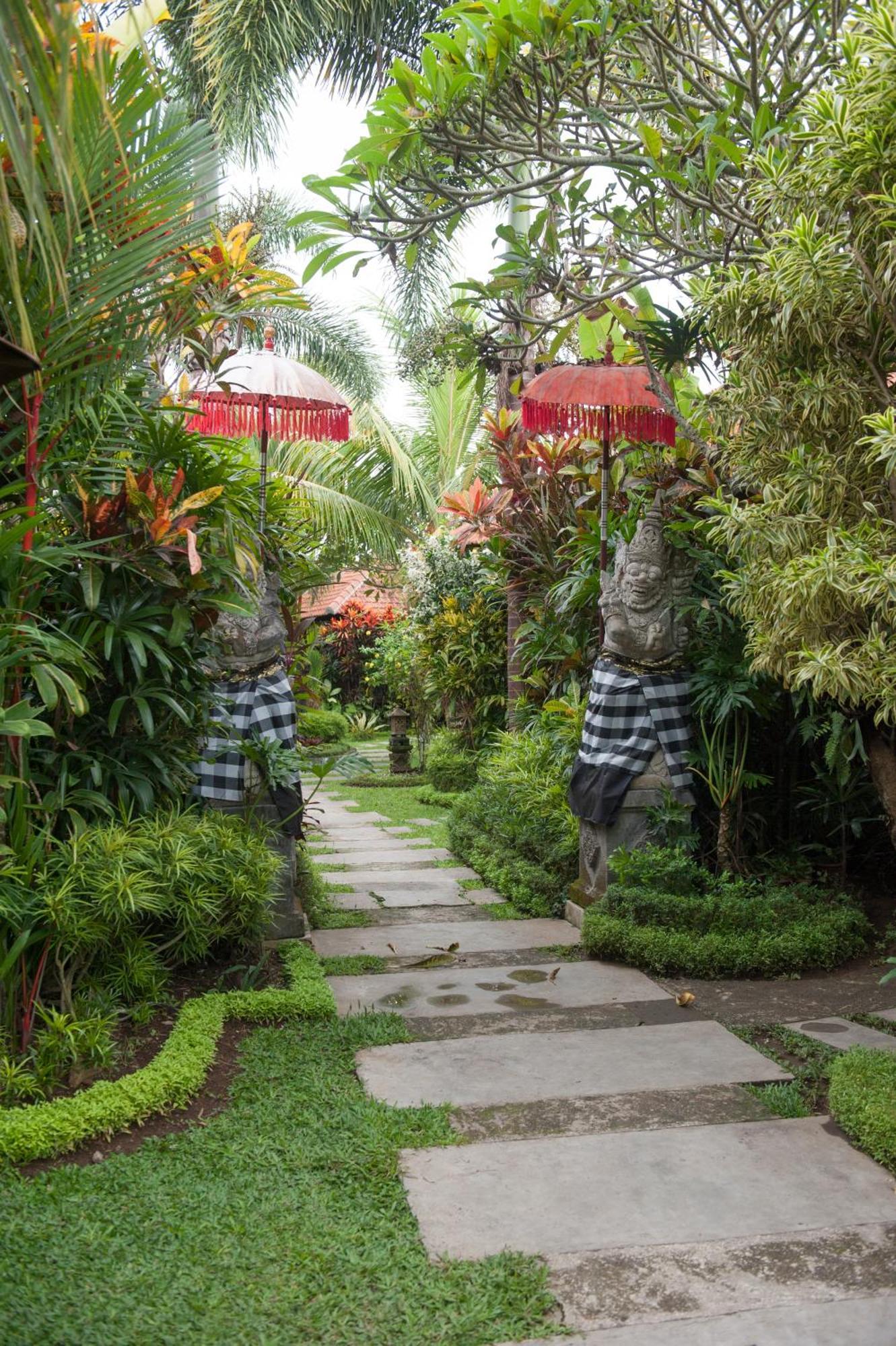 Saka Village Resort Ubud Bagian luar foto
